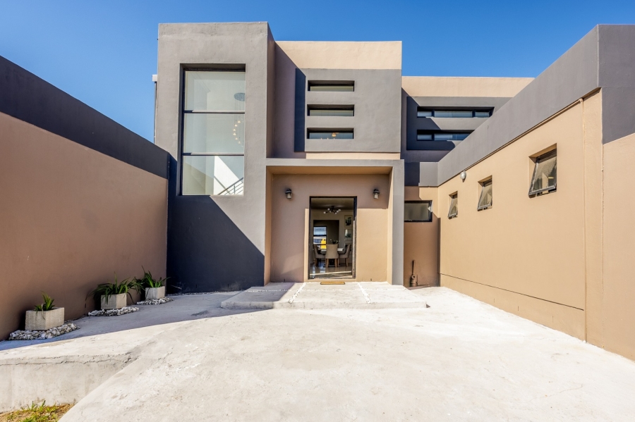 8 Bedroom Property for Sale in Haasendal Western Cape